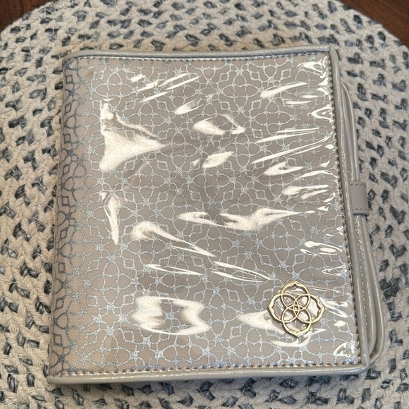 Kendra Scott jewelry travel case - Picture 1 of 9